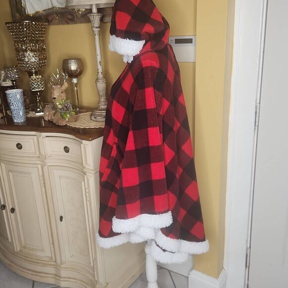 Warm & Cozy red buffalo oversized hooded poncho one size fits most - Picture 4 of 5
